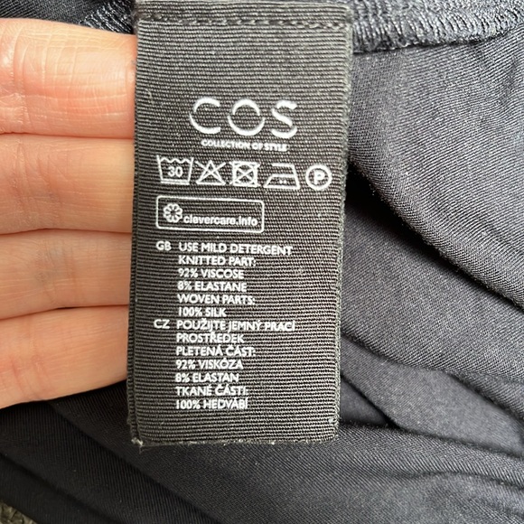 COS dual-textured long-sleeve pullover blouse in dark navy - Picture 5 of 6